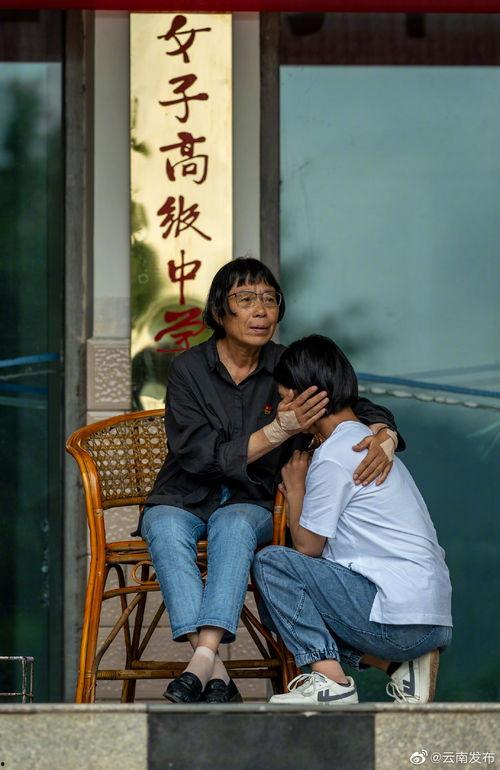 五十岁妈咪入学后，儿女们坐不住了,儿女们紧急应对